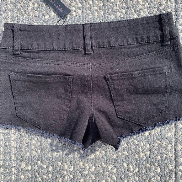 NWT Mid-rise Shorts. - Picture 3 of 5